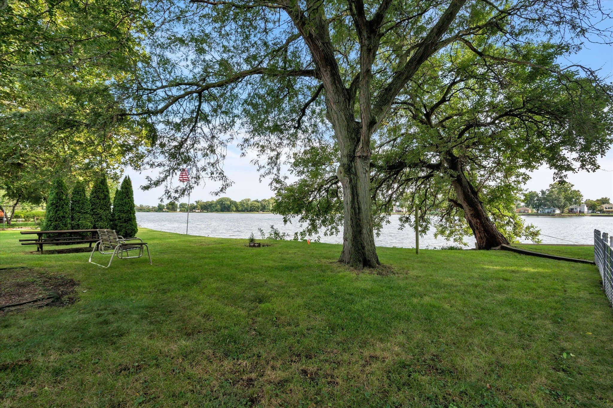 Moline House: 1708 N Shore Dr