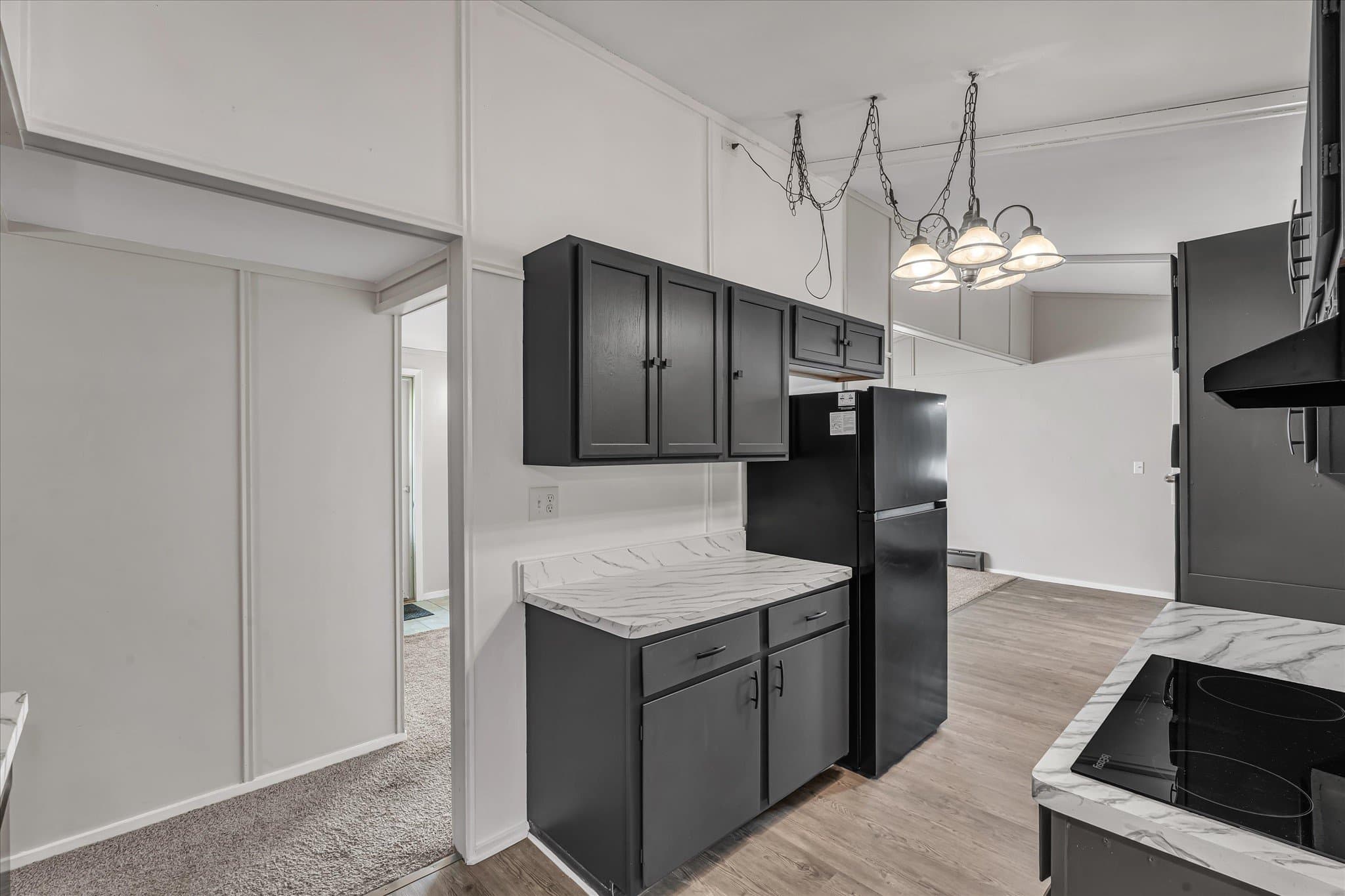 Moline House: 1708 N Shore Dr