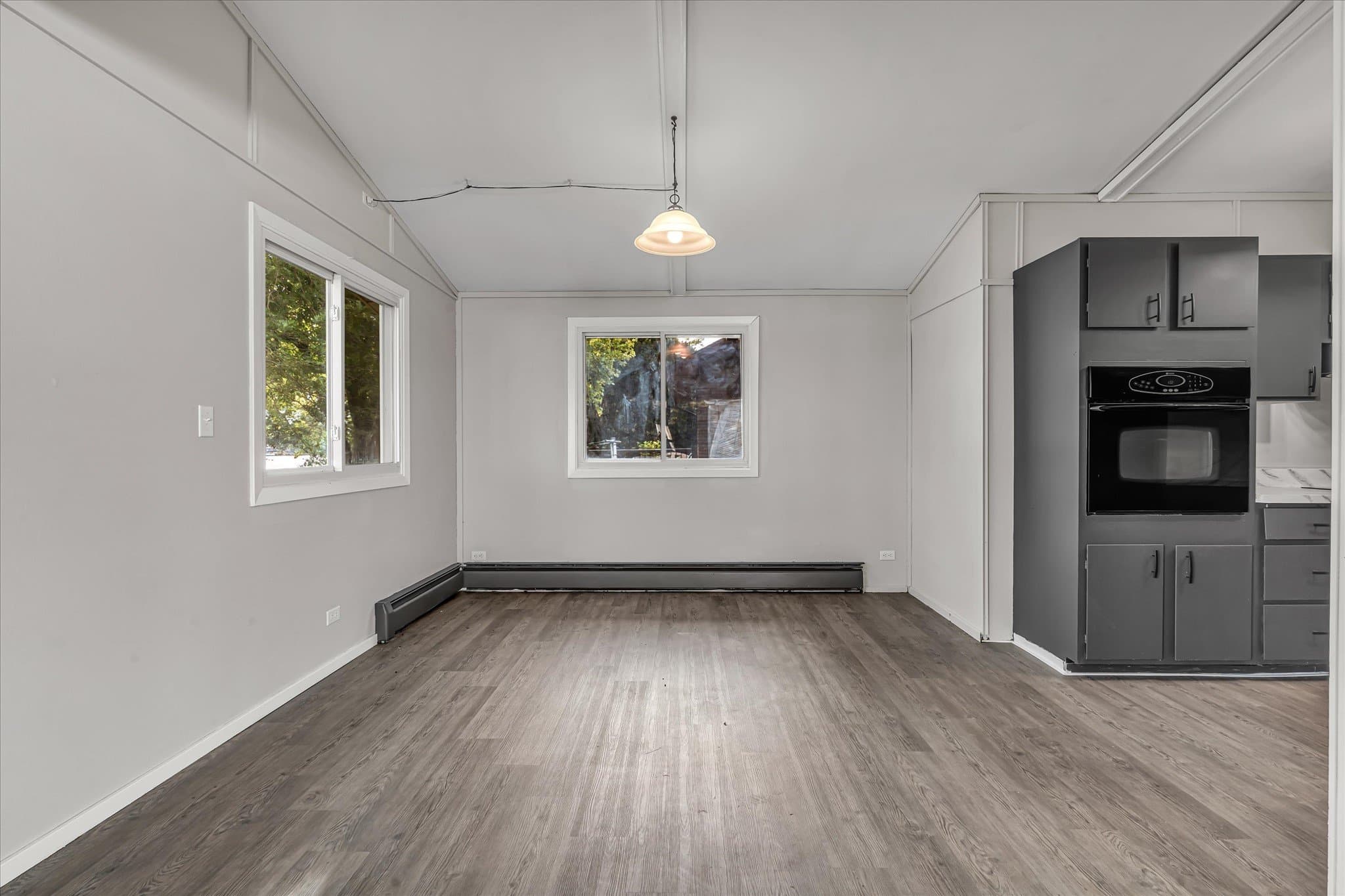 Moline House: 1708 N Shore Dr