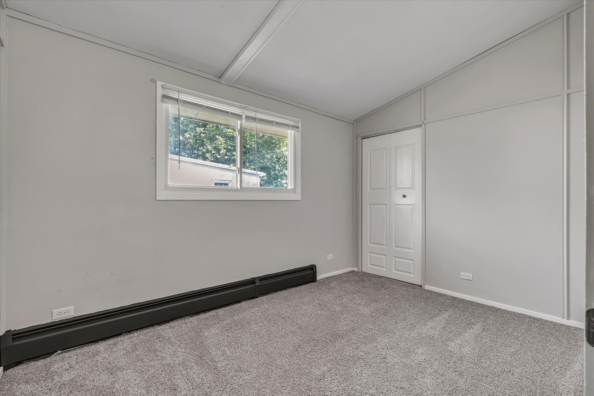 Moline House: 1708 N Shore Dr