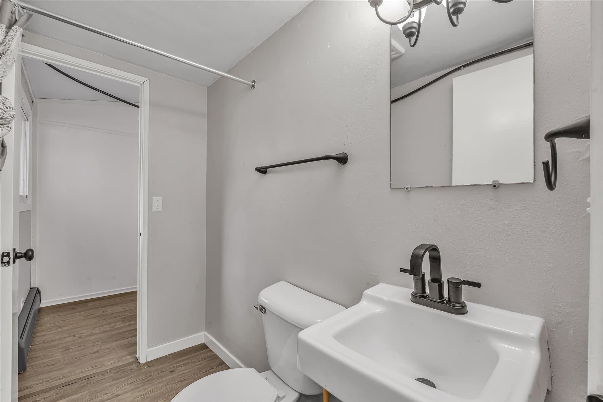 Moline House: 1708 N Shore Dr