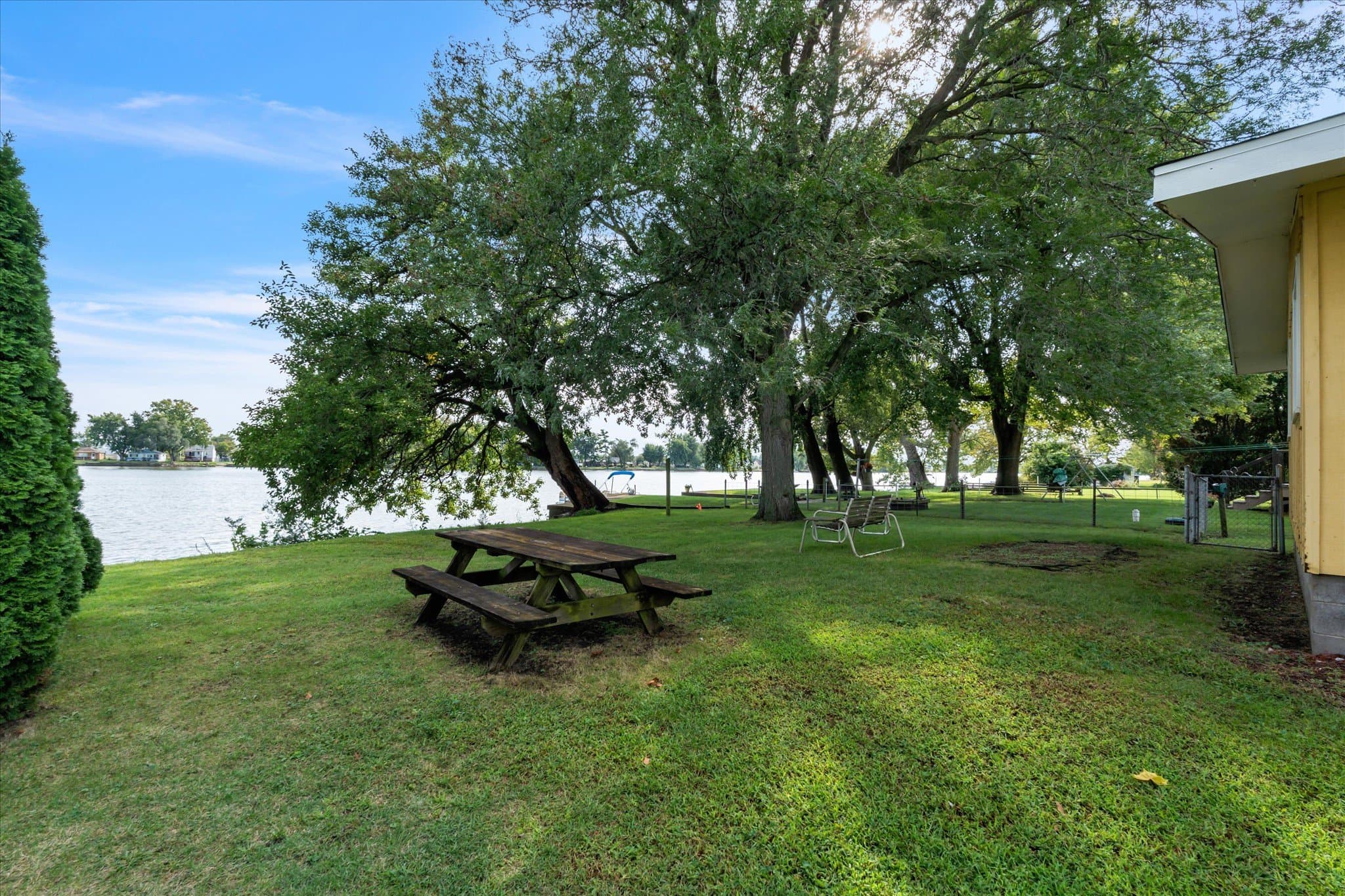 Moline House: 1708 N Shore Dr