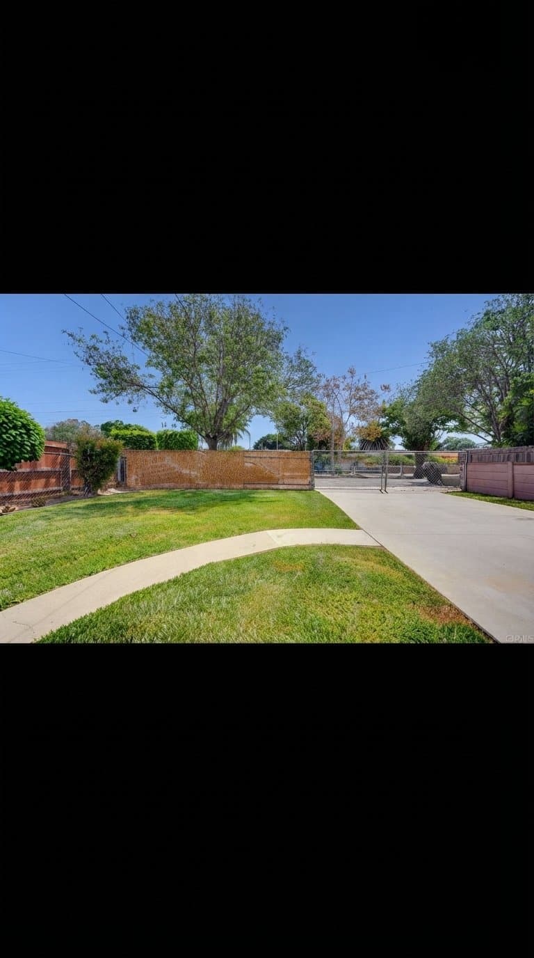 Long Beach House: 282 E Cummings Ln