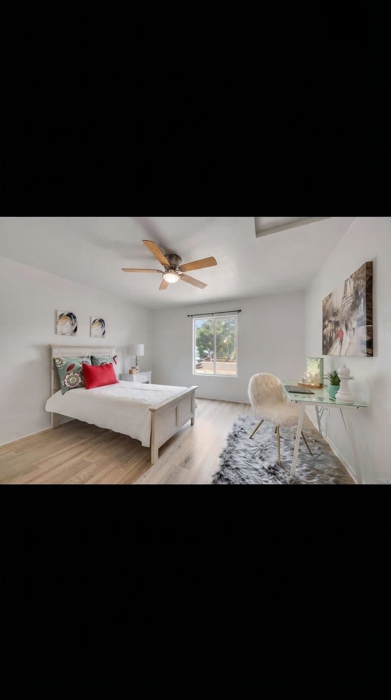 Long Beach House: 282 E Cummings Ln