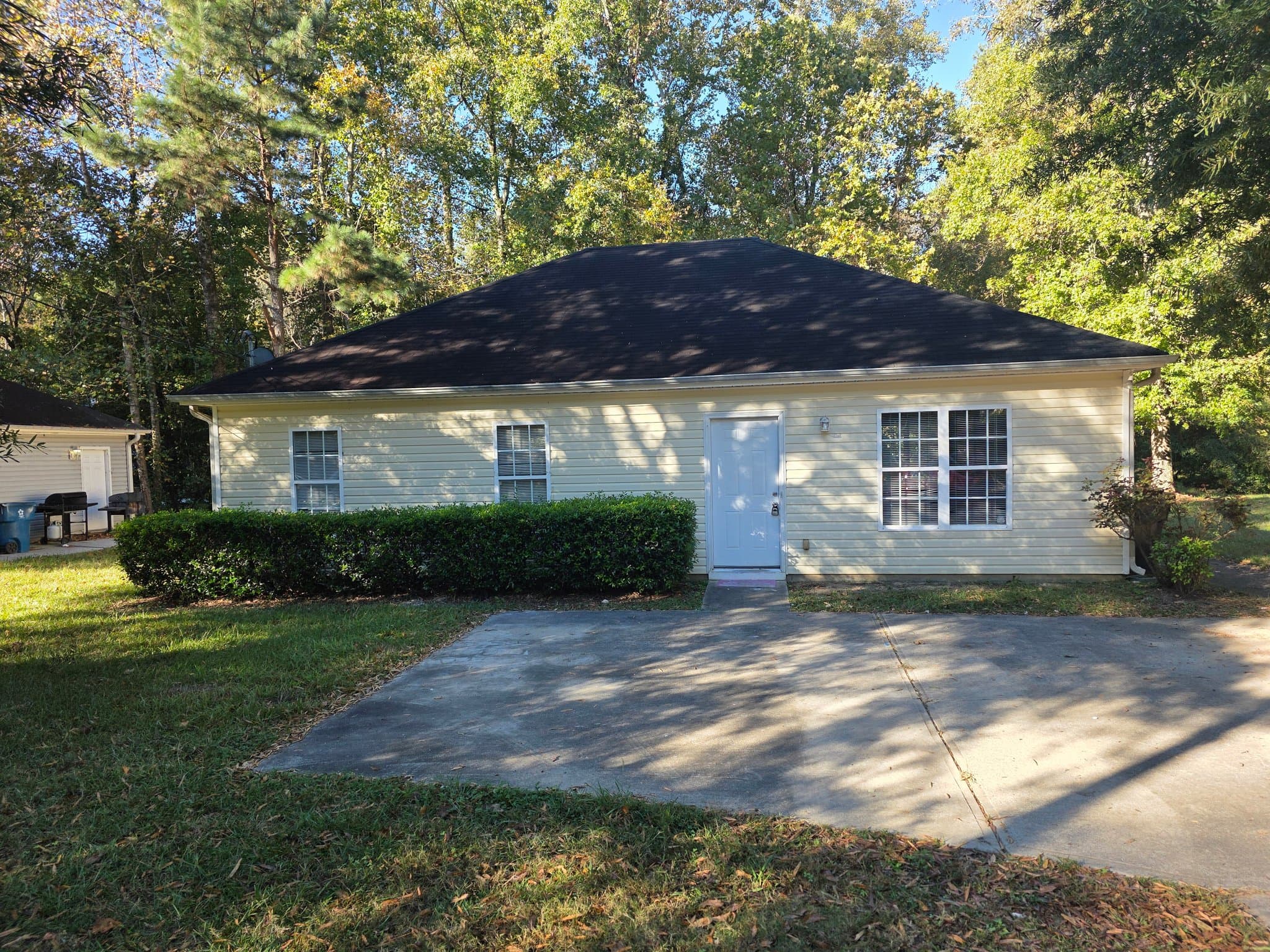 Lawrenceville House: 1135 Old Snellville Hwy