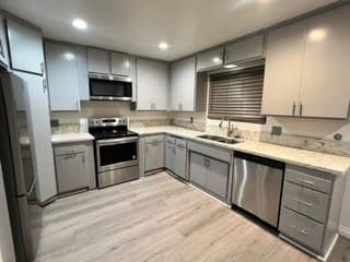 Inglewood Townhome: 650 E Nutwood Ave