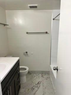 Inglewood Townhome: 650 E Nutwood Ave