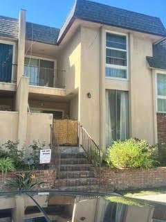 Inglewood Townhome: 650 E Nutwood Ave
