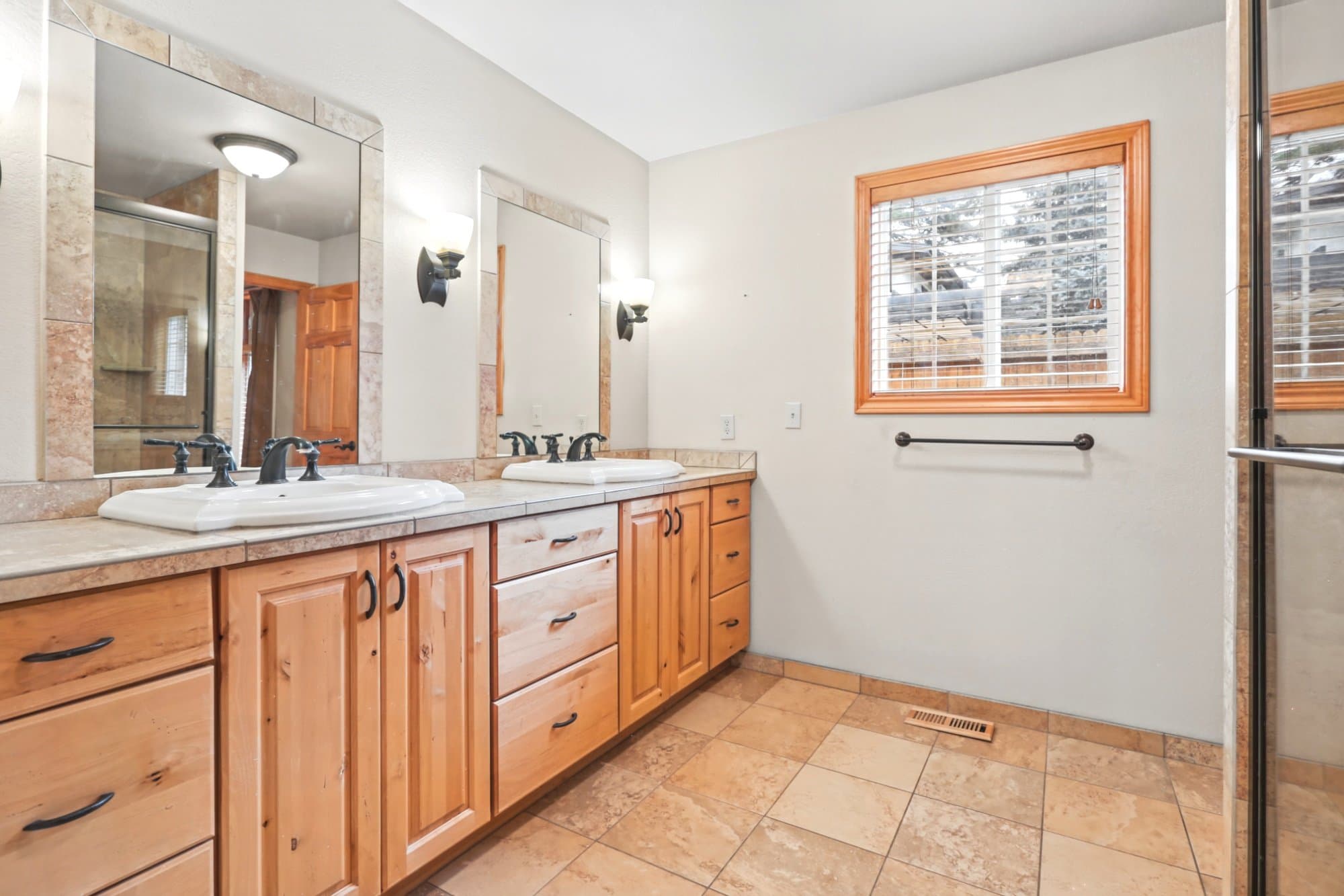 Denver House: 3265 S Ash St
