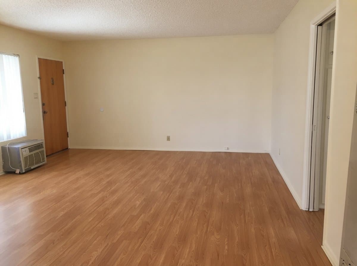 Glendale Apartment: 312 E Stocker St
