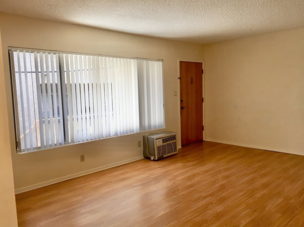 Glendale Apartment: 312 E Stocker St