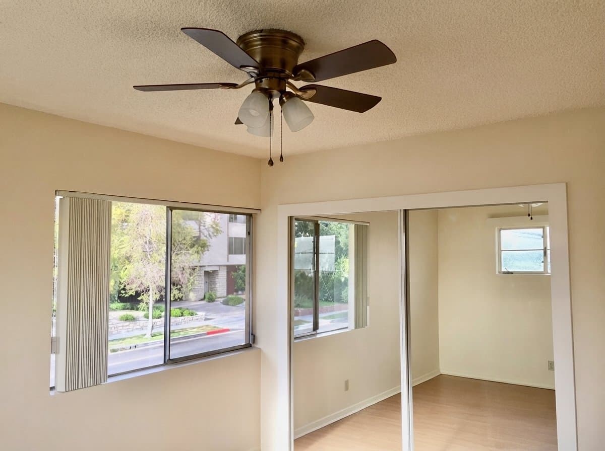 Glendale Apartment: 312 E Stocker St