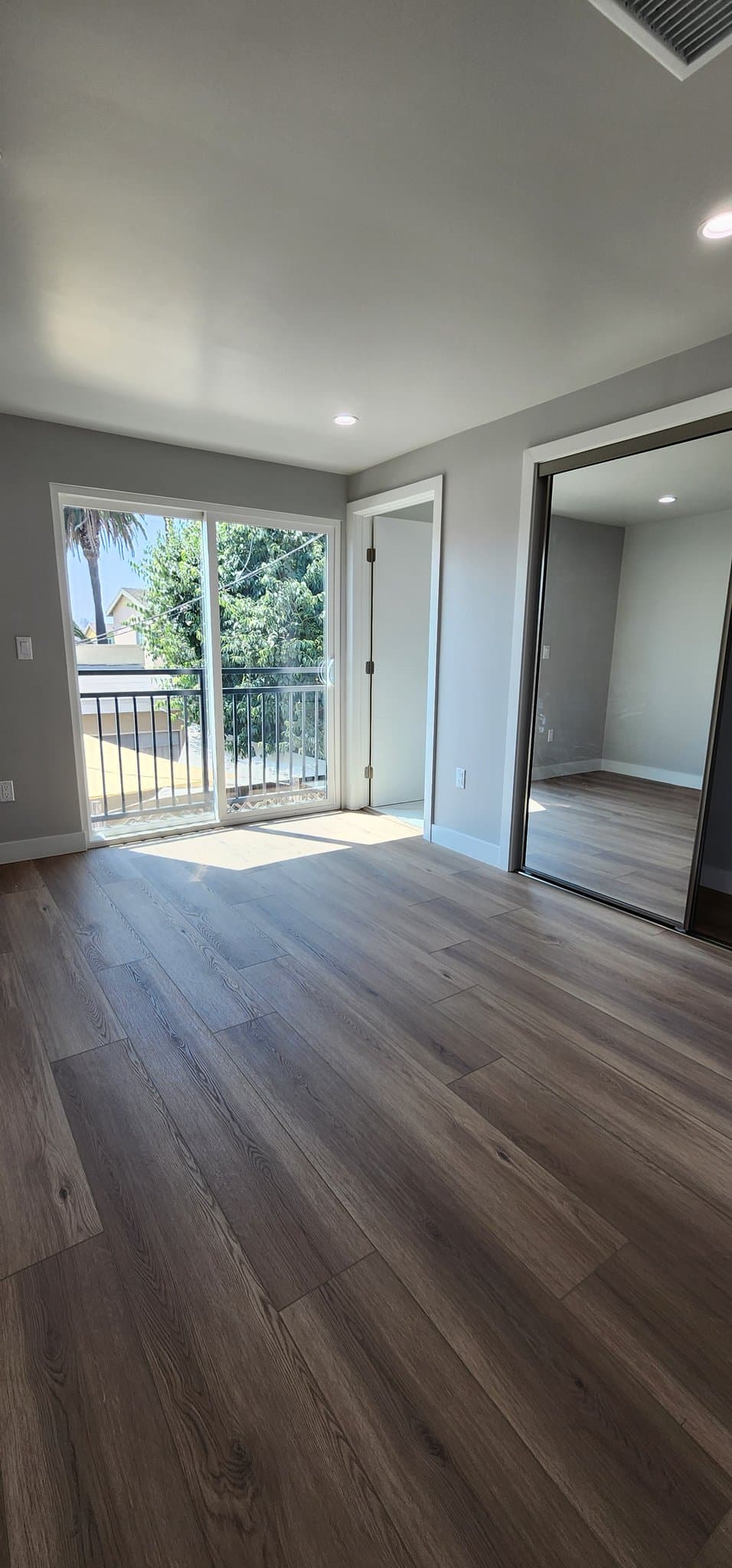 Los Angeles Townhome: 2407 S Redondo Blvd