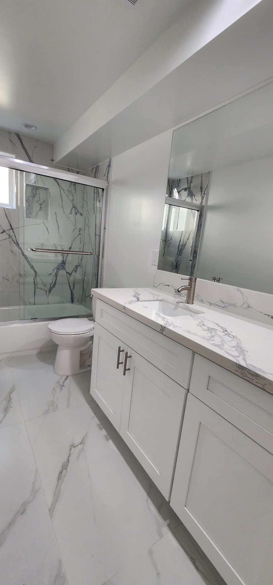 Los Angeles Townhome: 2407 S Redondo Blvd