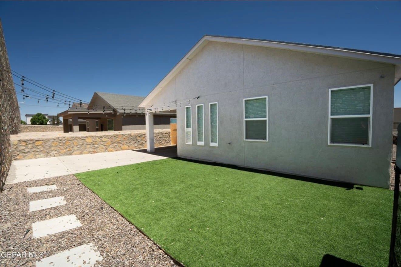 El Paso House: 1677 Asbury St