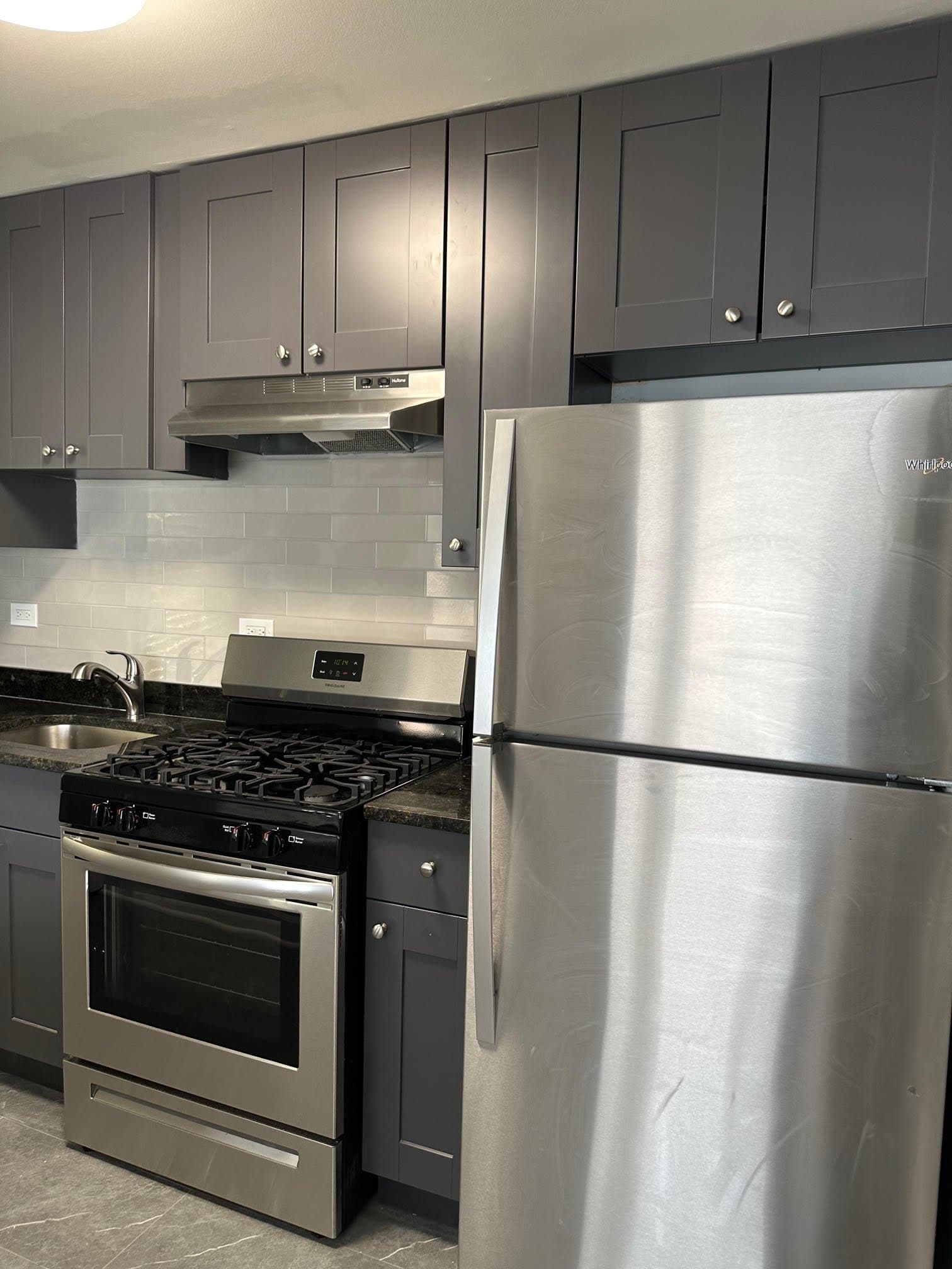Chicago Apartment: 4029 1/2 W Melrose St
