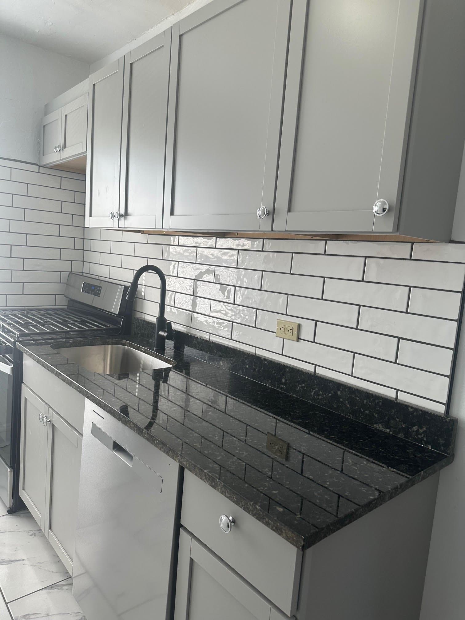 Chicago Apartment: 4029 1/2 W Melrose St