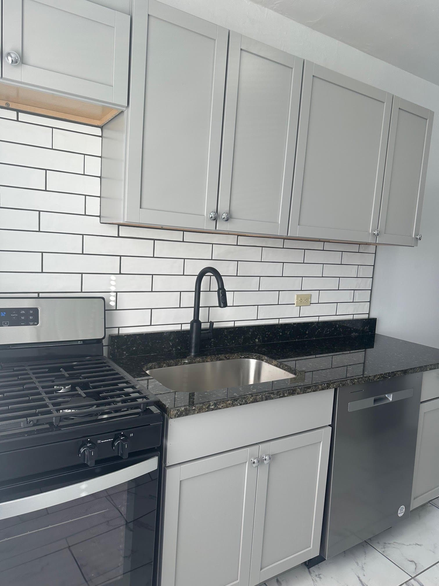 Chicago Apartment: 4029 1/2 W Melrose St