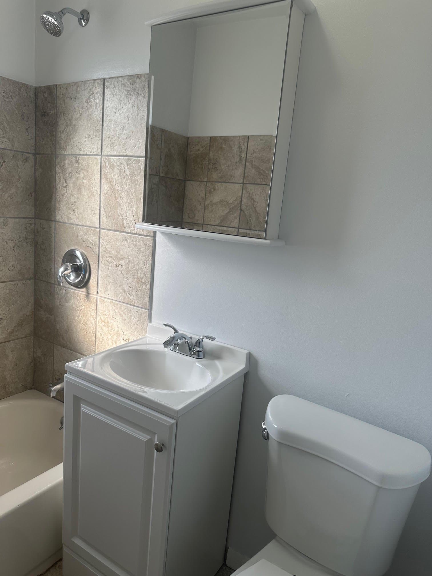 Chicago Apartment: 4029 1/2 W Melrose St