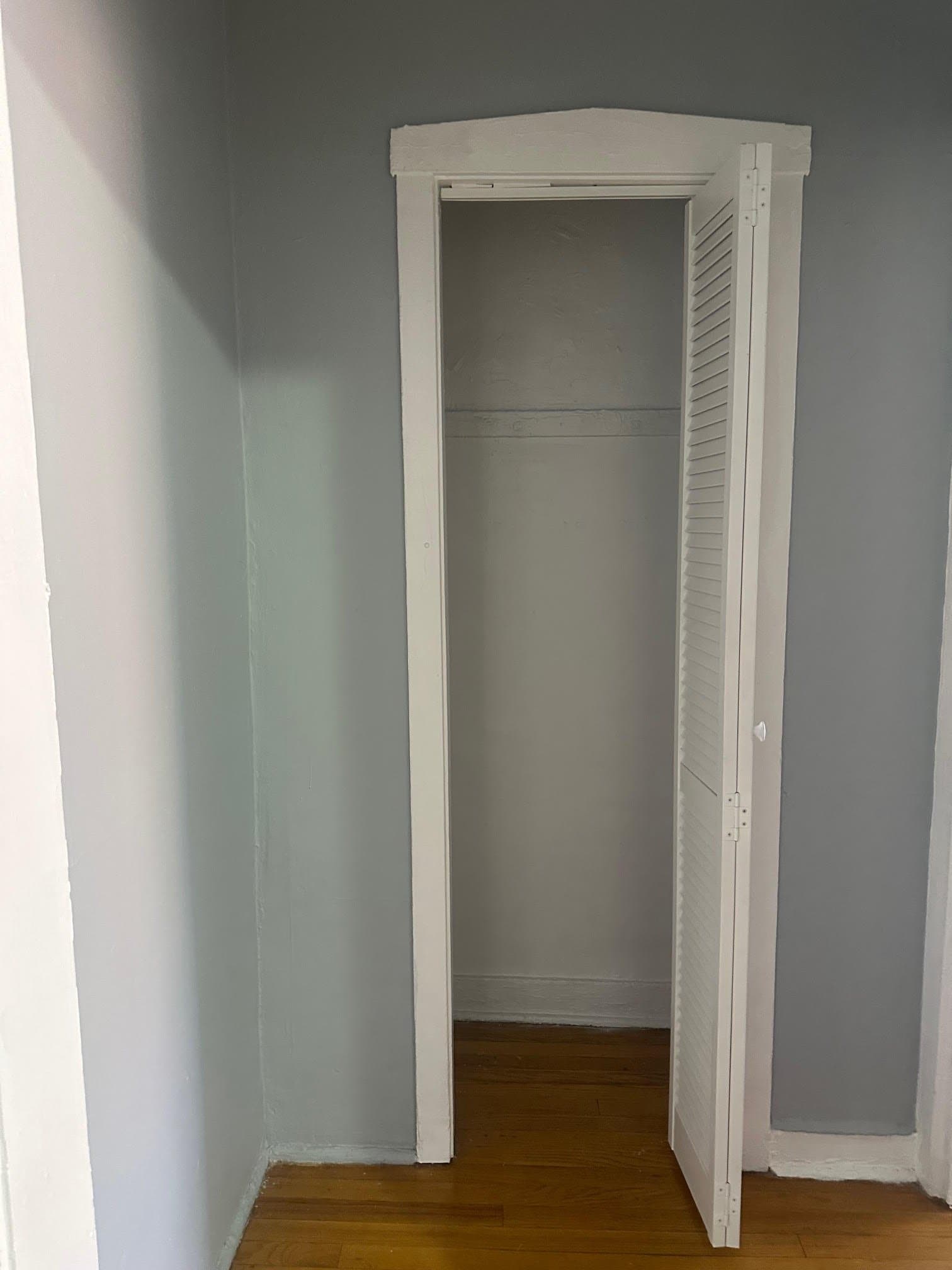 Chicago Apartment: 4029 1/2 W Melrose St