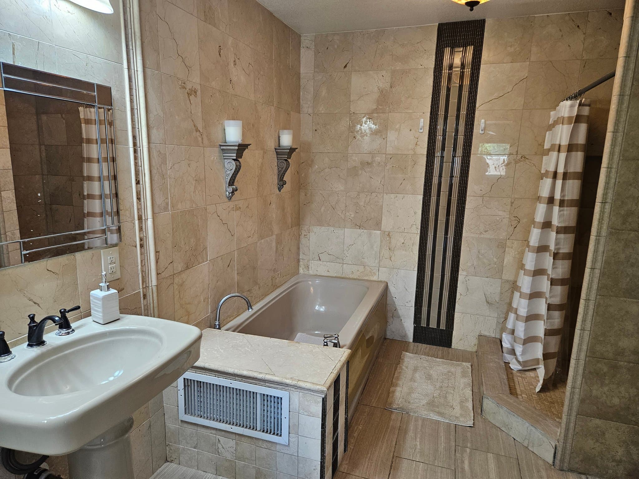 Las Vegas Single Room: 2547 East Hacienda Avenue