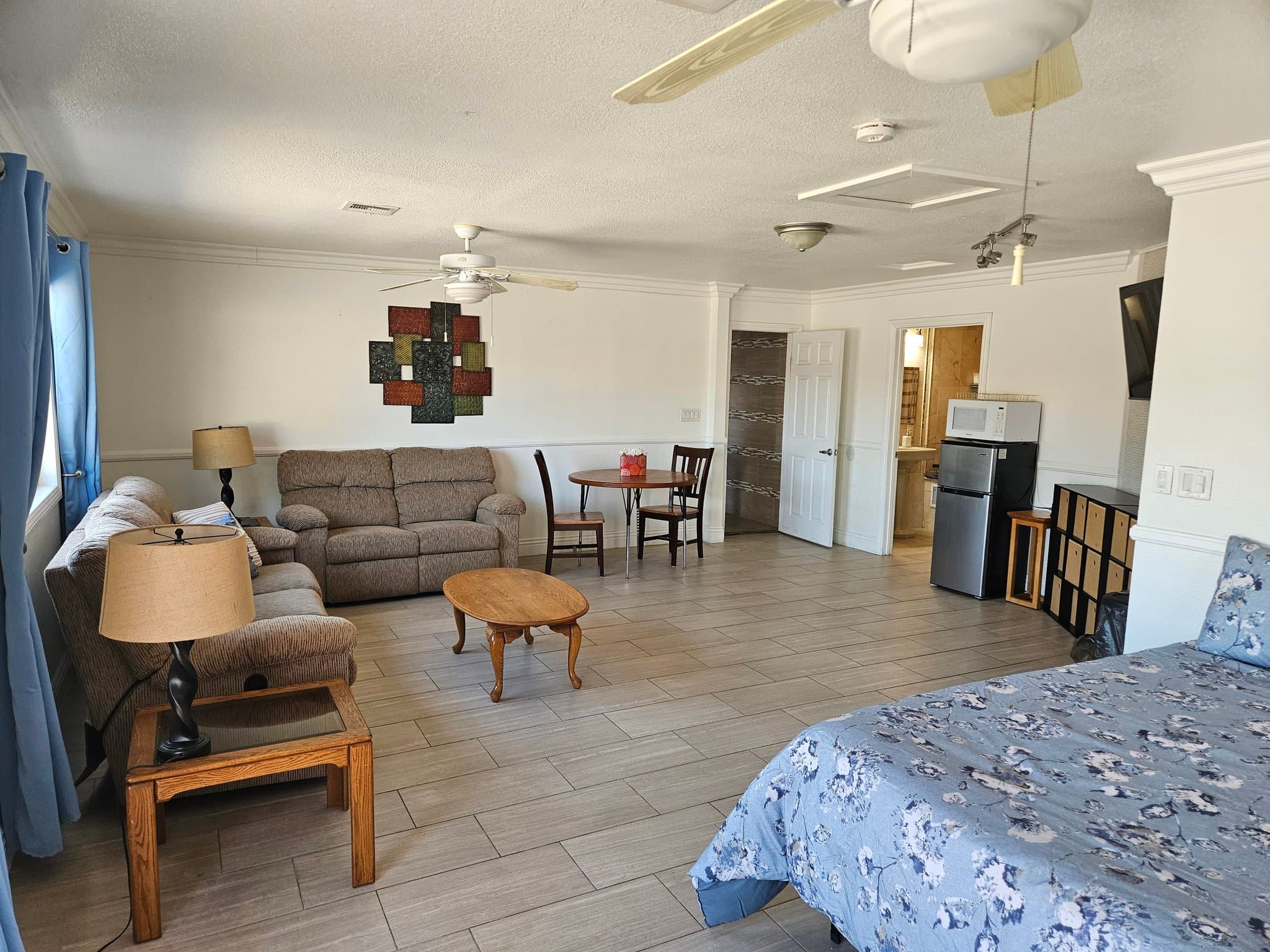 Las Vegas Single Room: 2547 East Hacienda Avenue