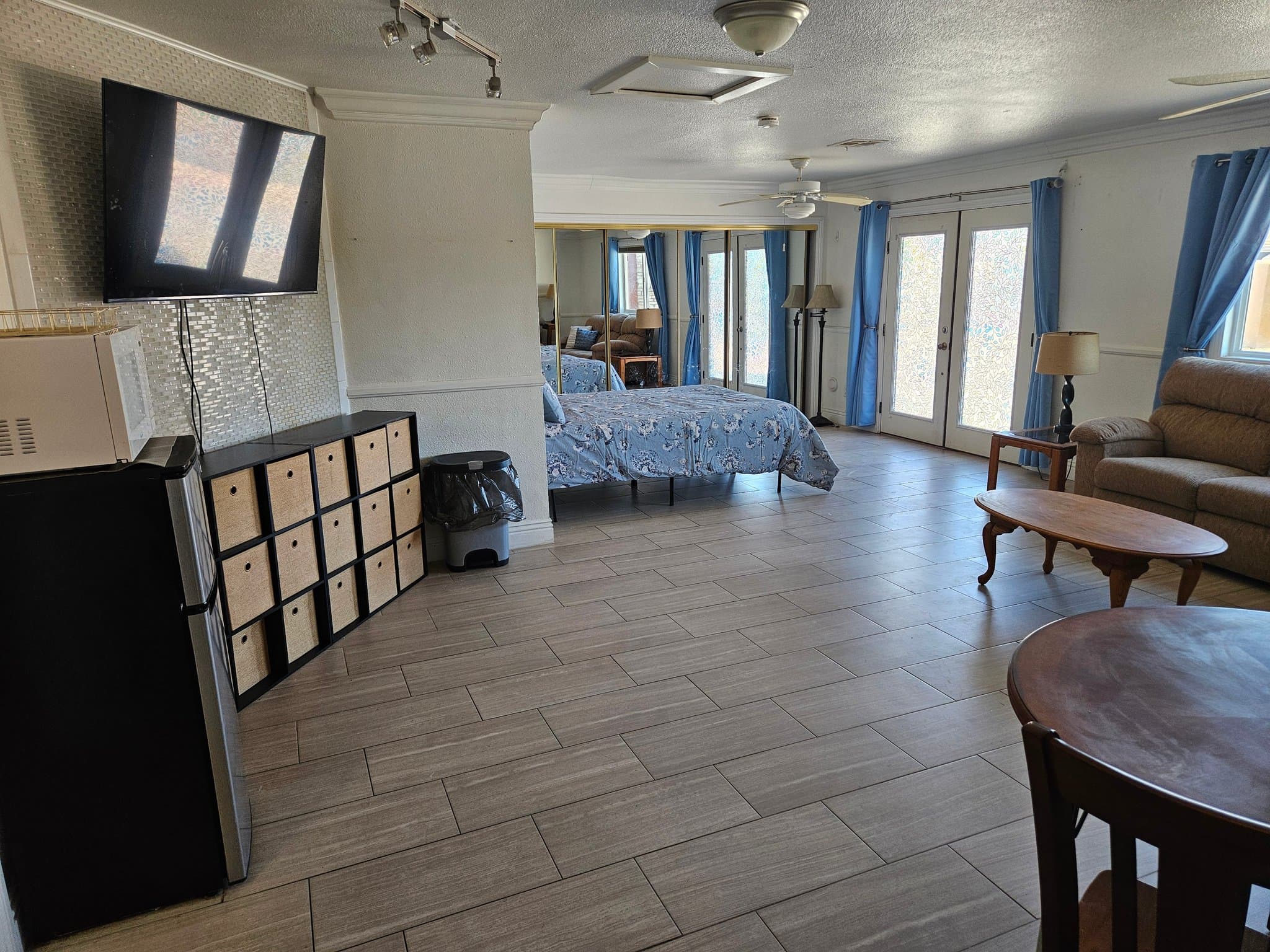 Las Vegas Single Room: 2547 East Hacienda Avenue