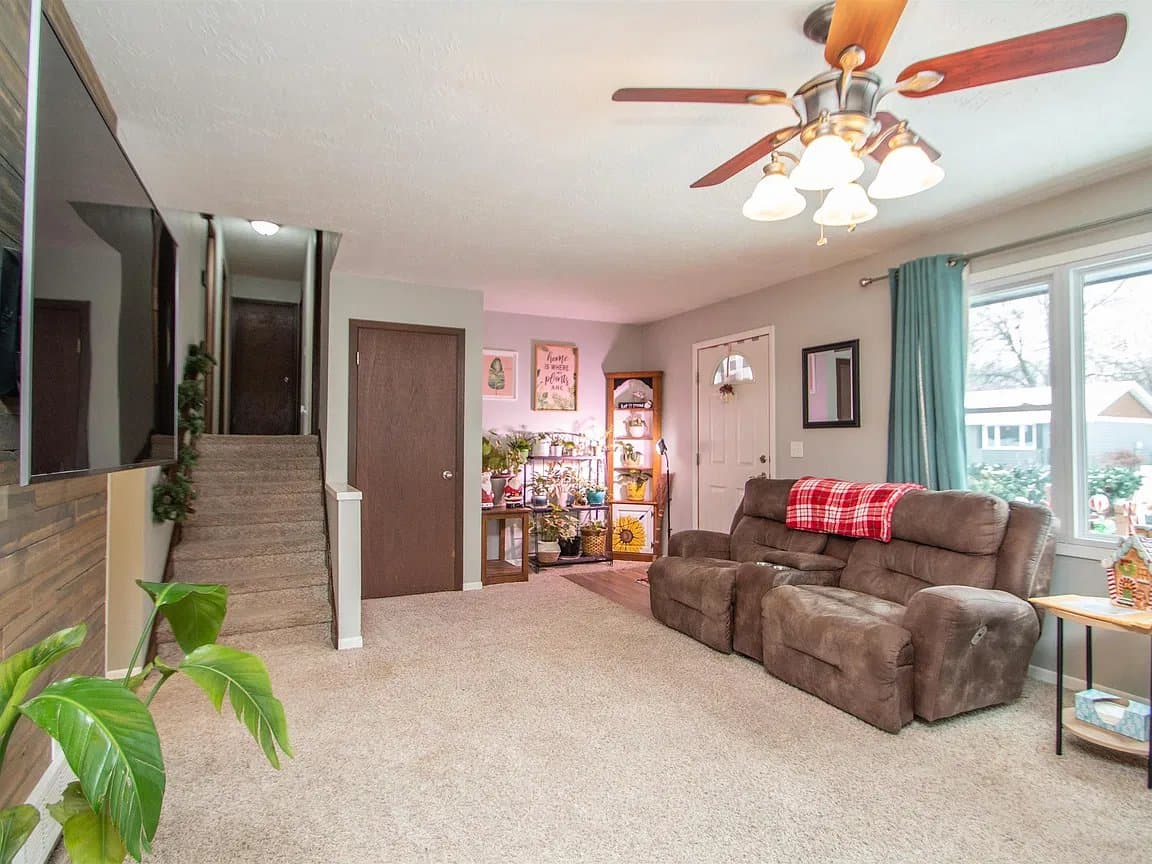 Sioux City House: 4408 Cherrywood Ln