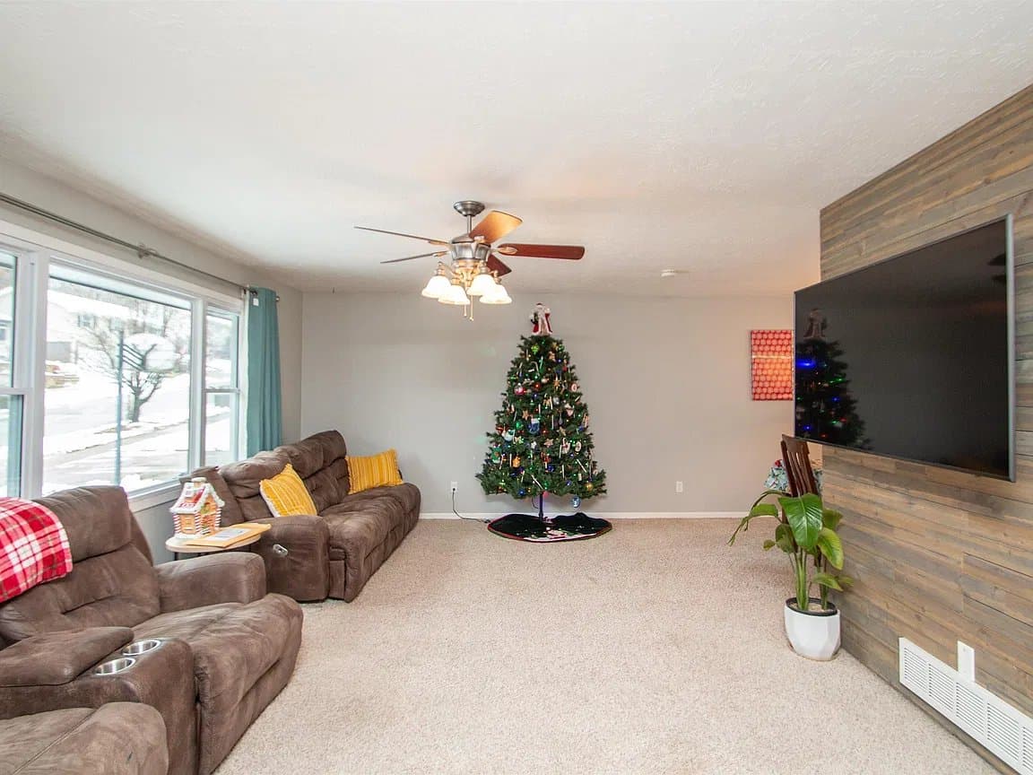 Sioux City House: 4408 Cherrywood Ln