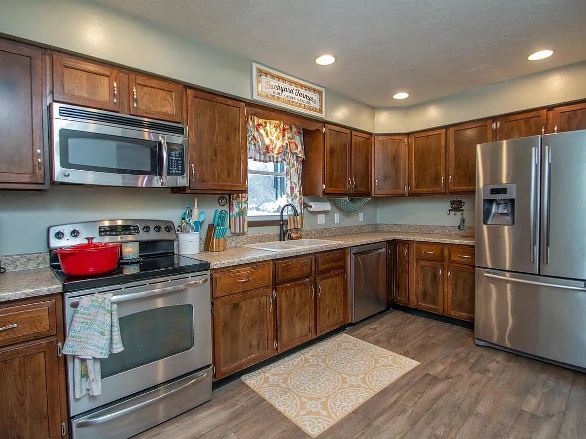 Sioux City House: 4408 Cherrywood Ln
