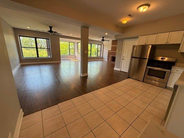 Chicago Apartment: 914 W Gordon Ter