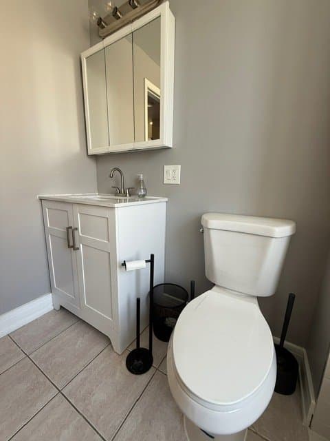 Chicago Apartment: 914 W Gordon Ter