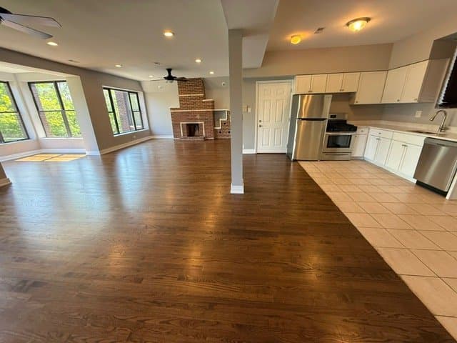 Chicago Apartment: 914 W Gordon Ter