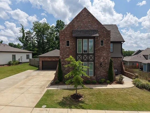 Auburn House: 854 Clear Spring Drive