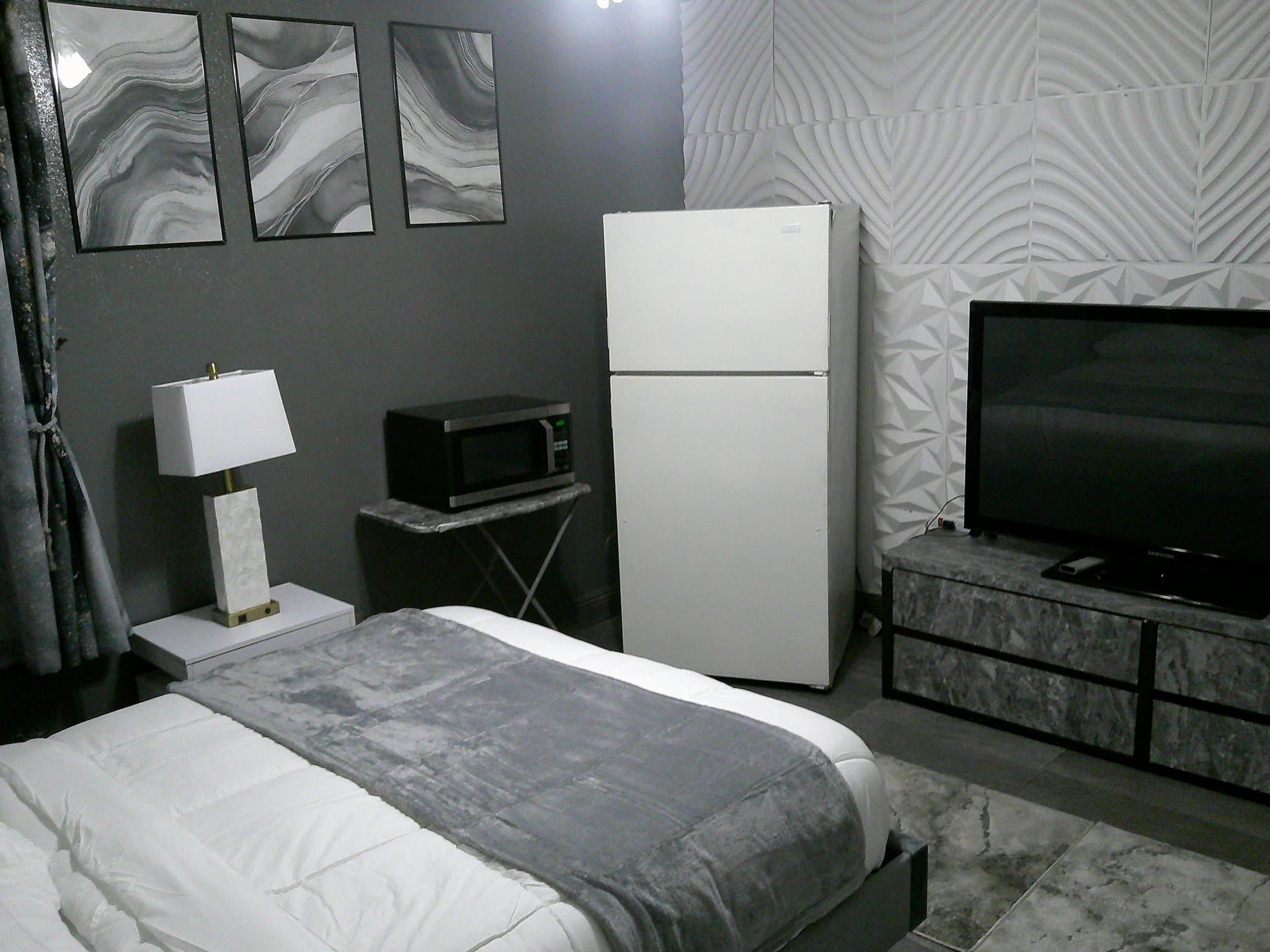 Fresno Single Room: 2380 S Bardell Ave