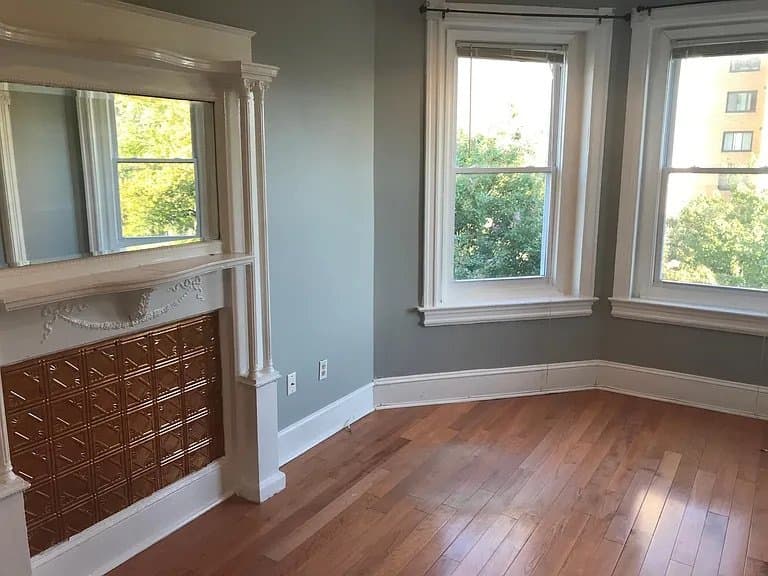 Washington Condo: 1360 Girard St NW