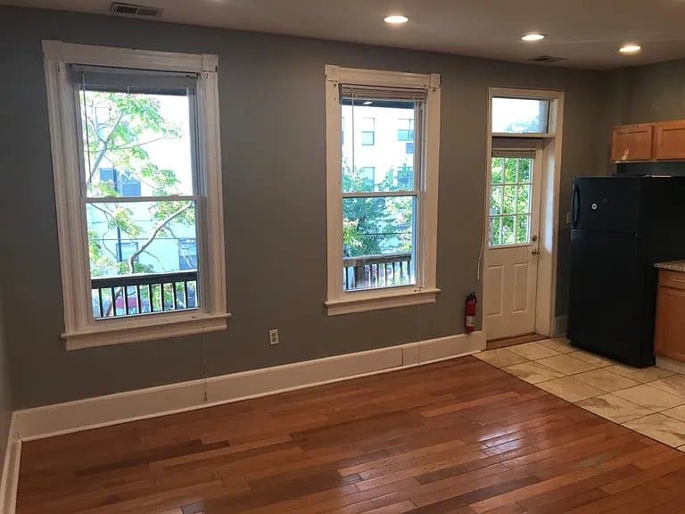 Washington Condo: 1360 Girard St NW