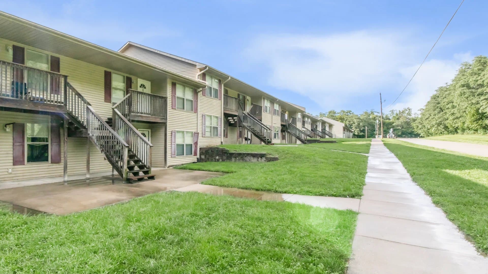 Saint Joseph Apartment: 2216 South Leonard Rd