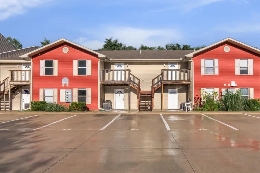 Saint Joseph Apartment: 2216 South Leonard Rd