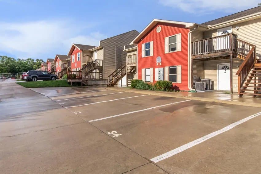 Saint Joseph Apartment: 2216 South Leonard Rd