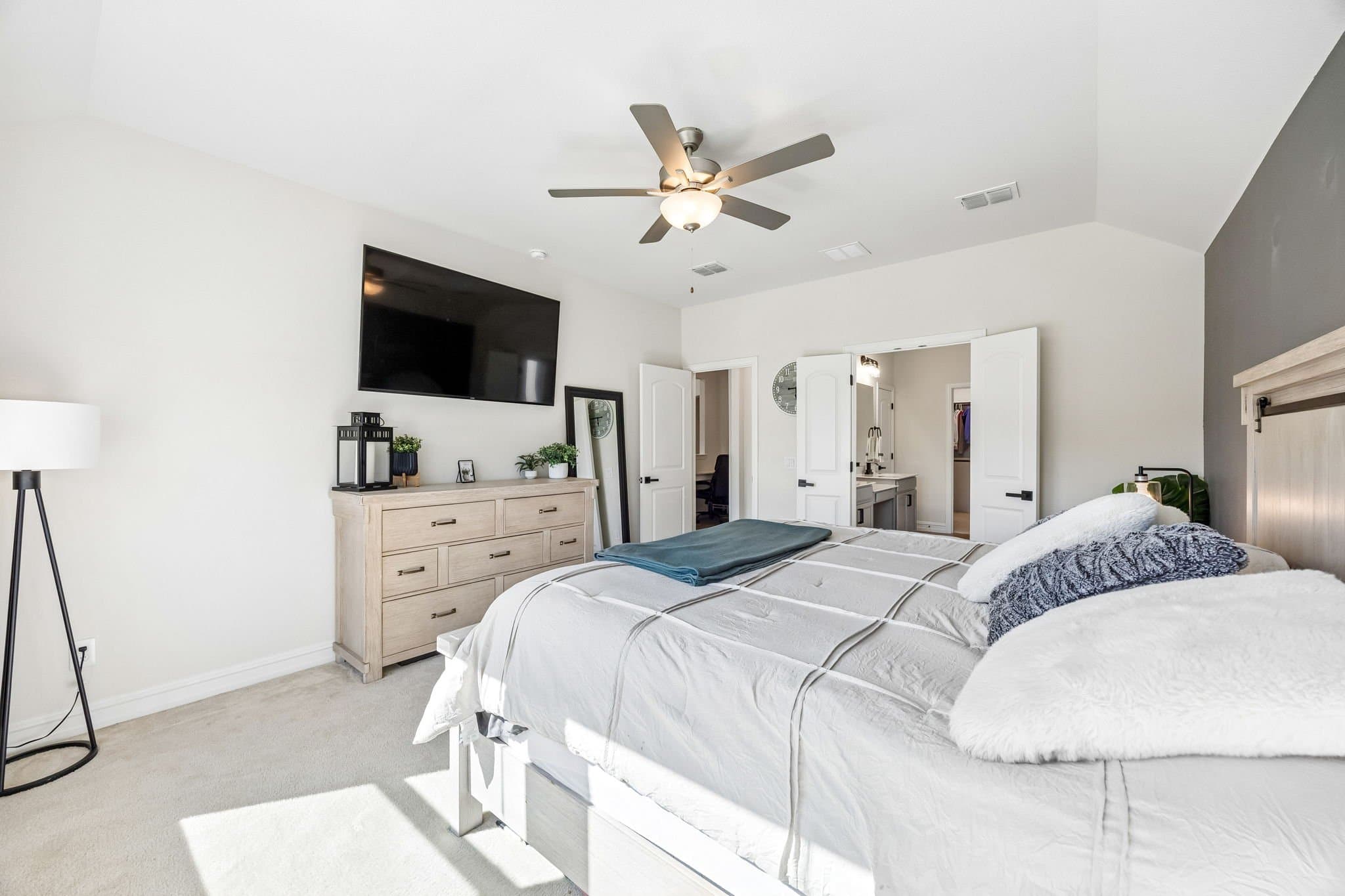 Haslet House: 929 Crest Breeze Dr