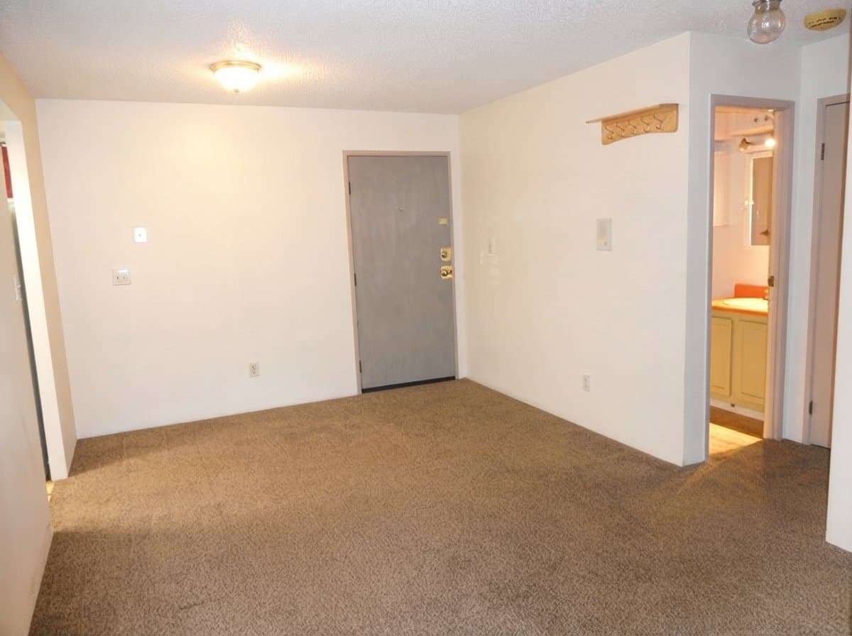 Golden Condo: 1250 Golden Cir