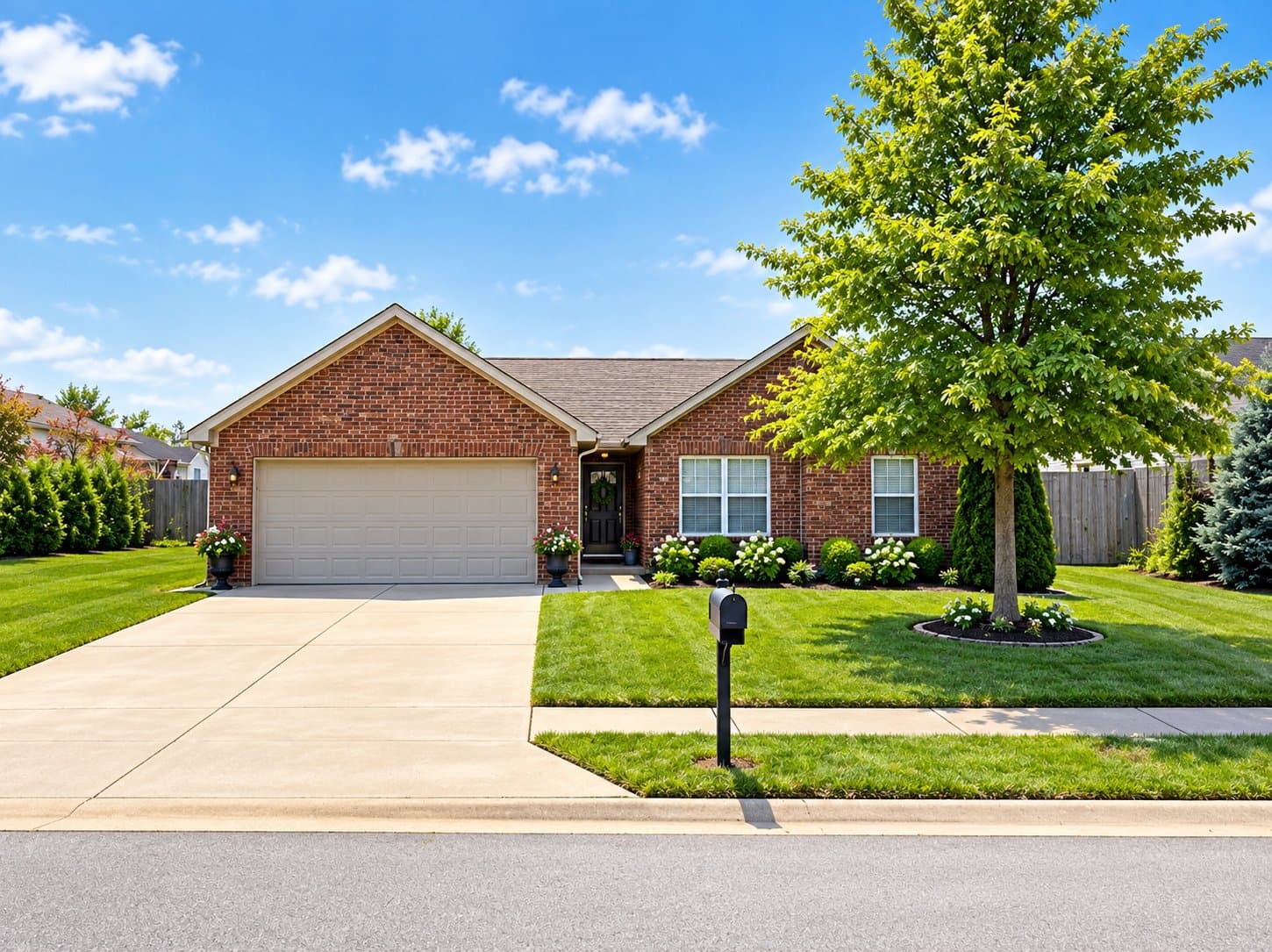 Jeffersonville House: 2714 Crownpoint Dr