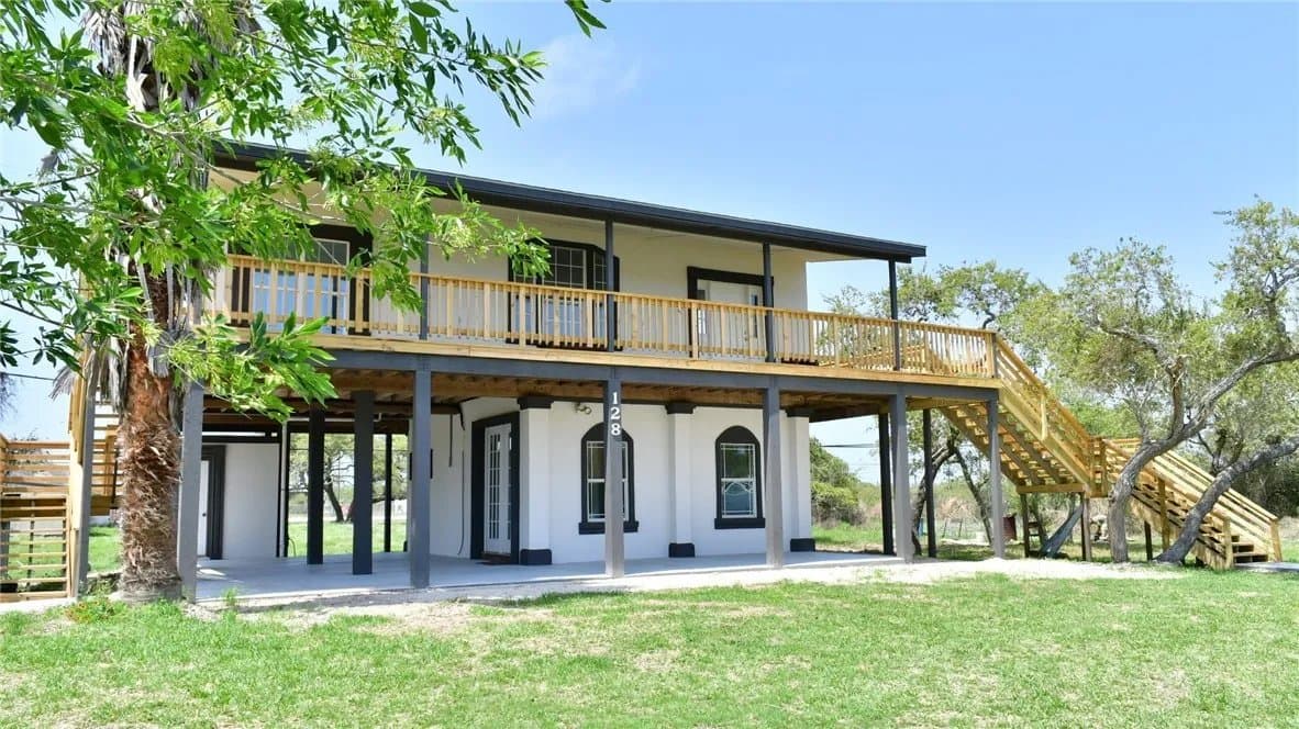 rockport House: 128 st Charle loop w