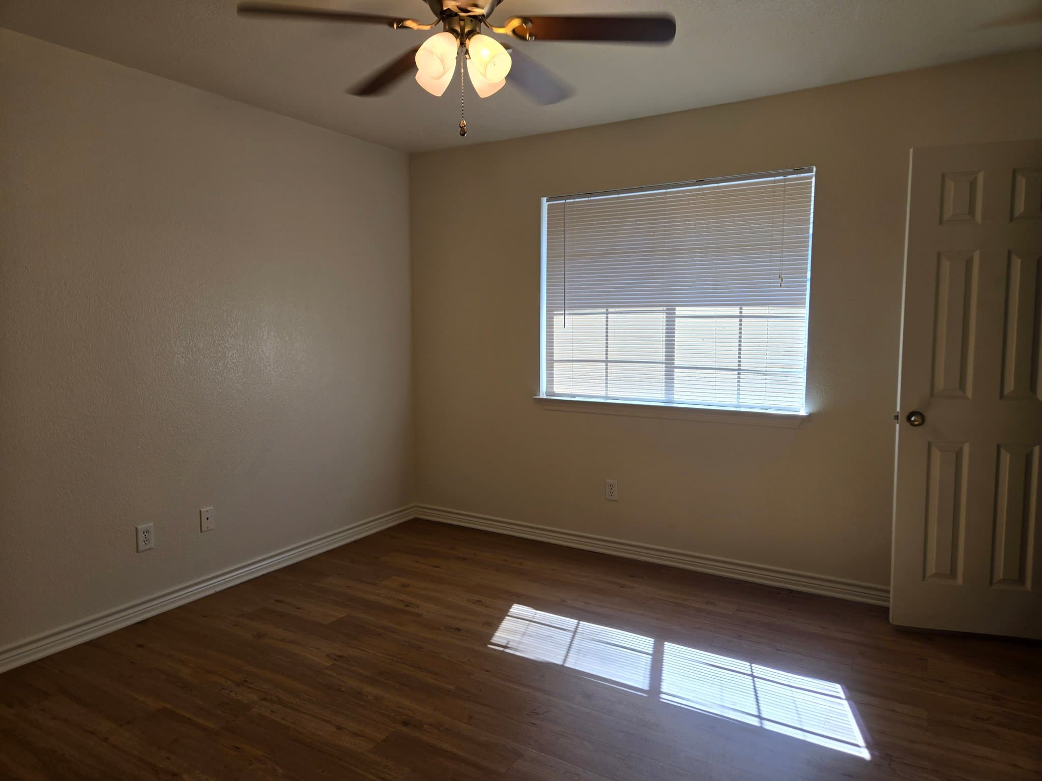 College Station Multiplex: 3718 Oldenburg Ln