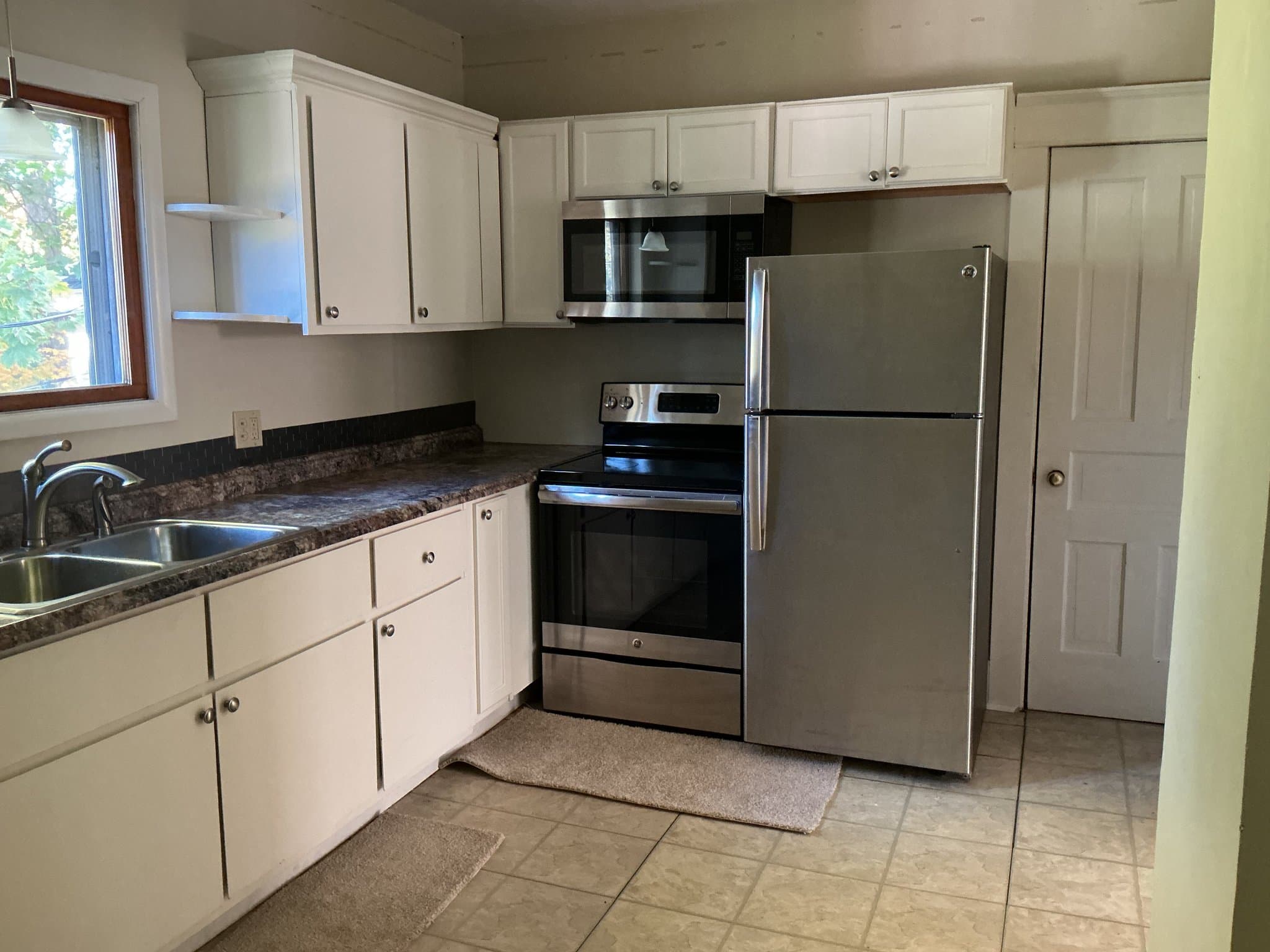 Hillsdale Multiplex: 86 S Howell St