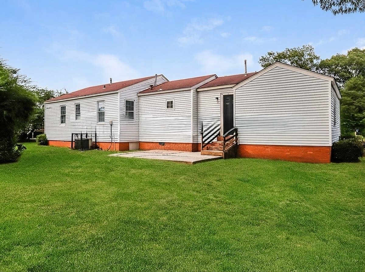 Little Rock House: 1802 Pinewood Dr