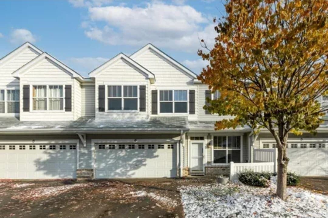 Maplewood Townhome: 3033 Chamberlain Street N