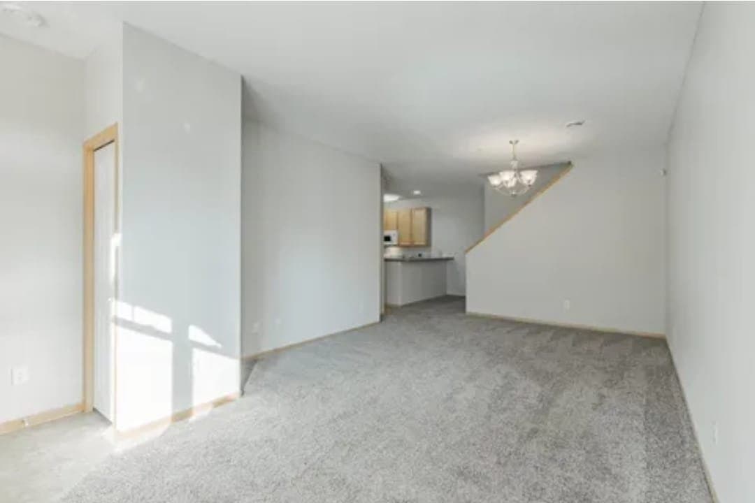 Maplewood Townhome: 3033 Chamberlain Street N