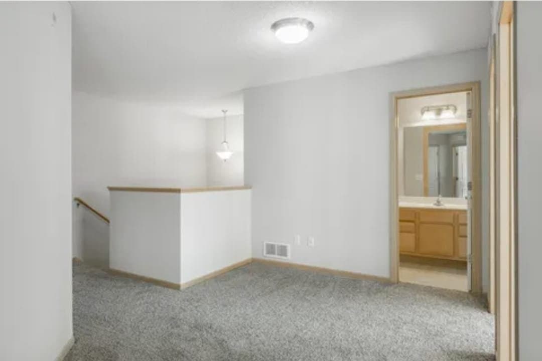 Maplewood Townhome: 3033 Chamberlain Street N